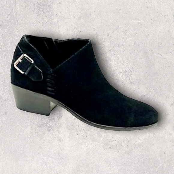 VINCE CAMUTO Women's Ankle Booties Parveen Suede Buckle Black Size 8.5 Shoes - Picture 1 of 8